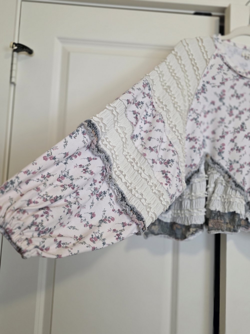 POL Women's Floral Ruffle Pullover Sweatshirt - White & Pink - Picture 3 of 4